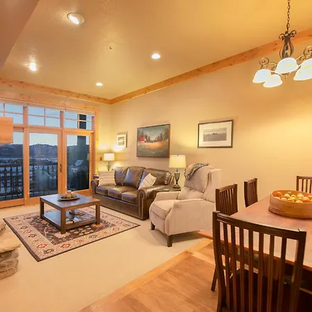 Palisades Lodge Suite 207
